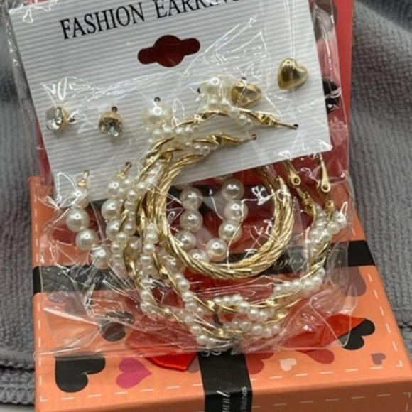 New 12 Pairs Earrings PLUS Free Sunglasses - Picture 1 of 5